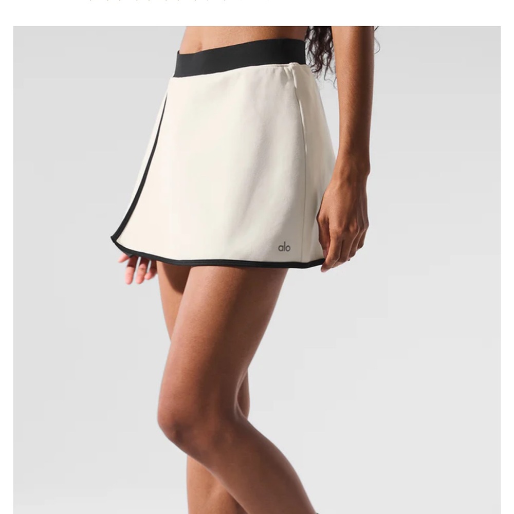 ALO Yoga Women's streamline skirt and top white